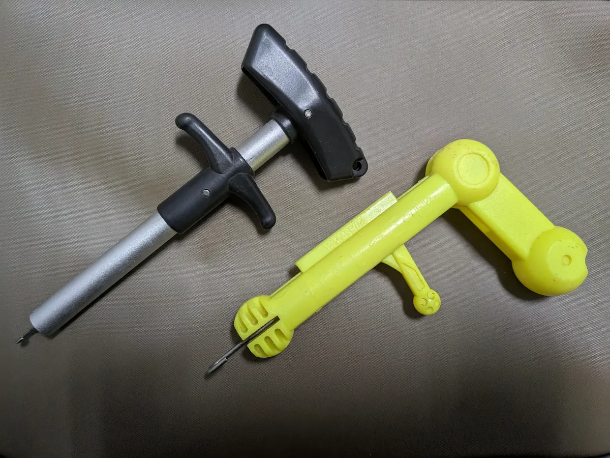 ダイソー「フックリムーバー」右ヤマシタ「はずしっこⅢ」