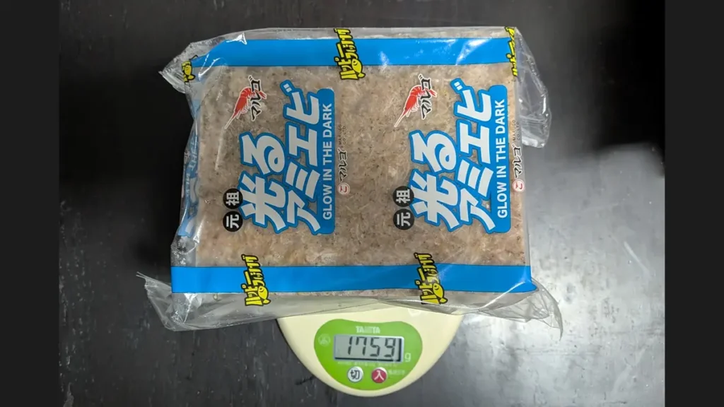 中国産アミエビ1/8切の解凍前の重量は1759g