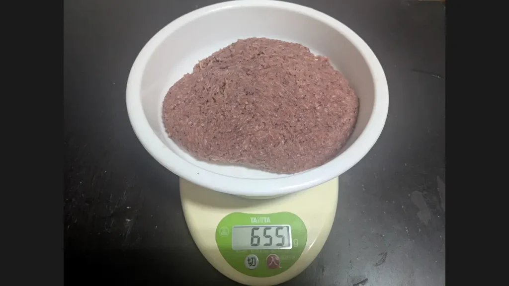 解凍後の国産アミエビ1/20切の重さは655g