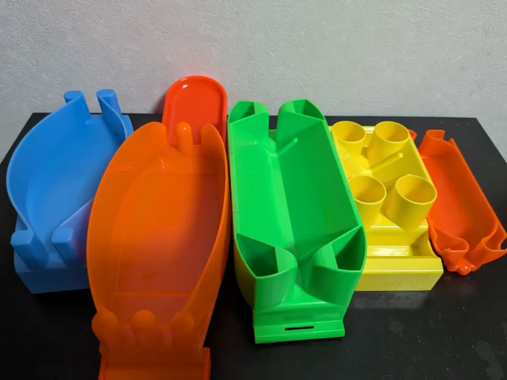 第一精工「スピード餌つけ器」、第一精工「スピード餌つけ器W受皿付」、モリゲン「エサつけ名人」、ナカジマ「サビキ通りゃんせ」、ダイソー「釣り用エサトレー」