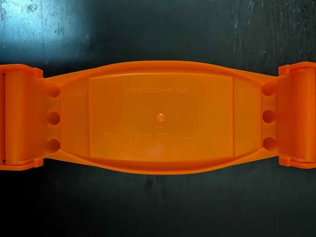 第一精工「スピード餌つけ器W受皿付」（赤）の裏面