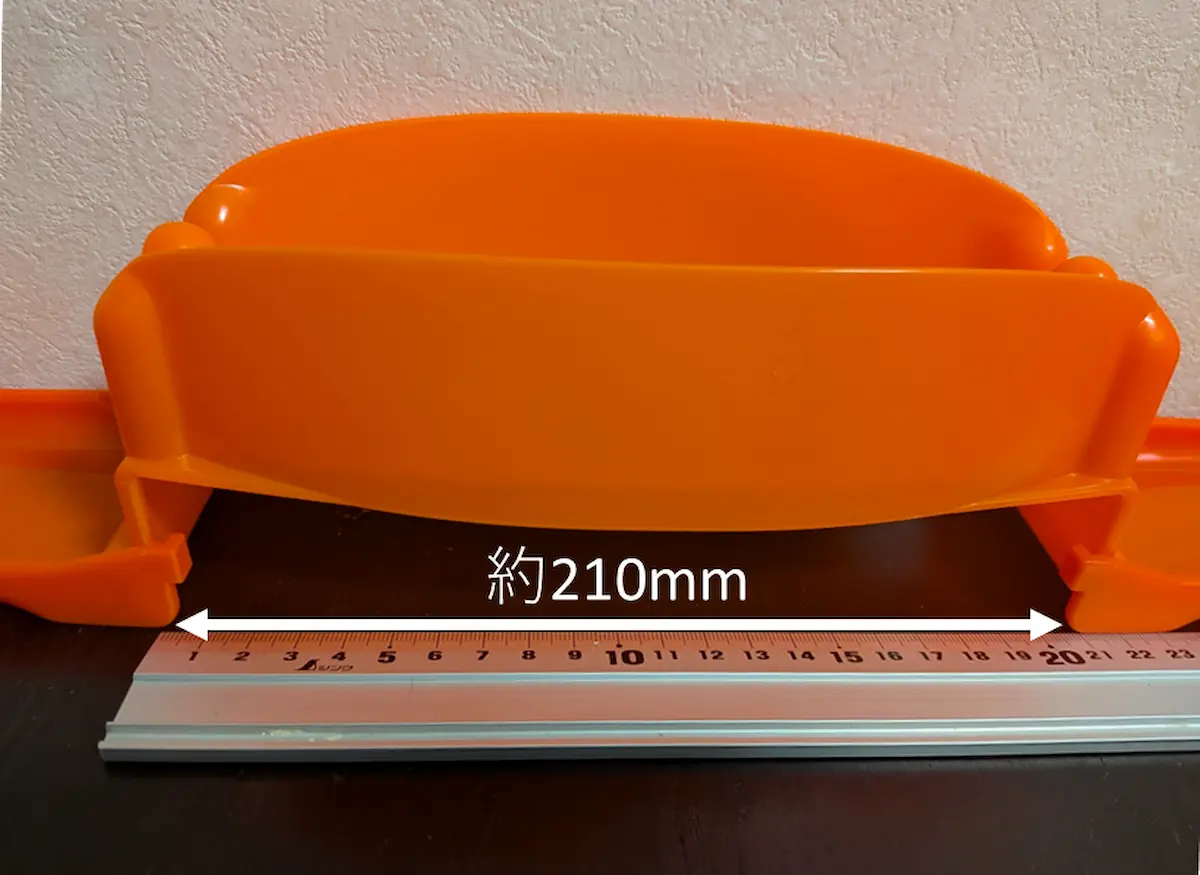 第一精工「スピード餌つけ器W受皿付」（赤）のバケツ対応幅